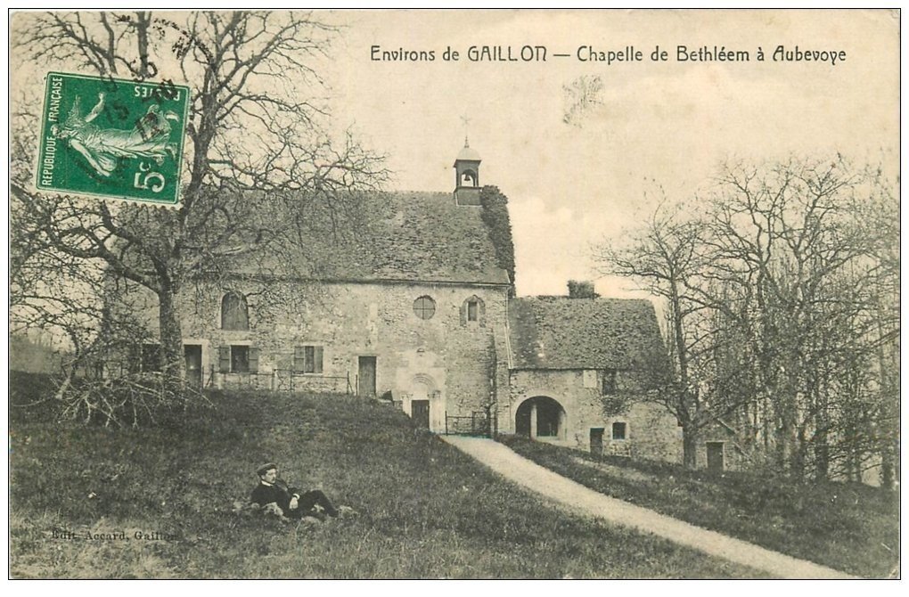 Carte postale de la façade sud de la chapelle en 1912.